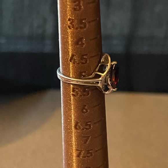 Avon Sterling Silver January Garnet Ring Size 5 - Picture 13 of 15